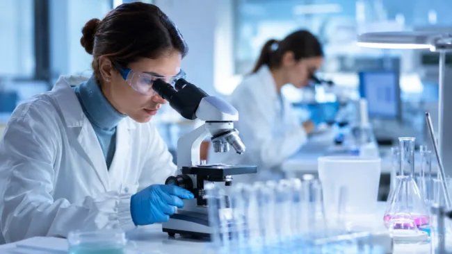 Representative image: A modern dermatology research laboratory scene illustrating Almirall’s Q1 2026 growth momentum, as Ebglyss and Ilumetri strengthen its biologics-led medical dermatology strategy in Europe.