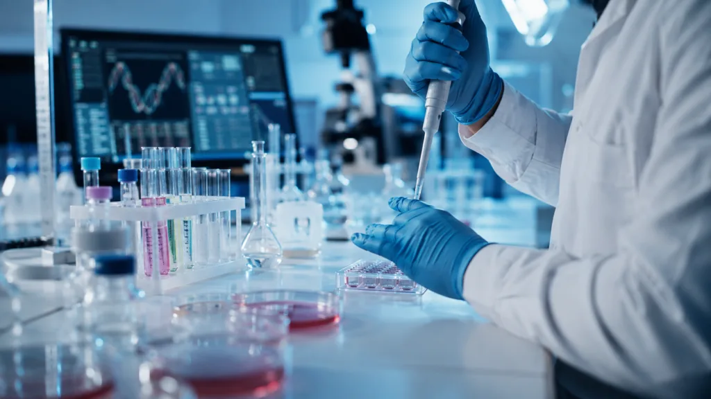 Representative image of biopharma laboratory research. Gilead Sciences and Merck’s latest Phase 3 updates highlight the promise of once-weekly HIV treatment with islatravir and lenacapavir, while raising fresh questions over Trodelvy’s lung cancer expansion strategy.