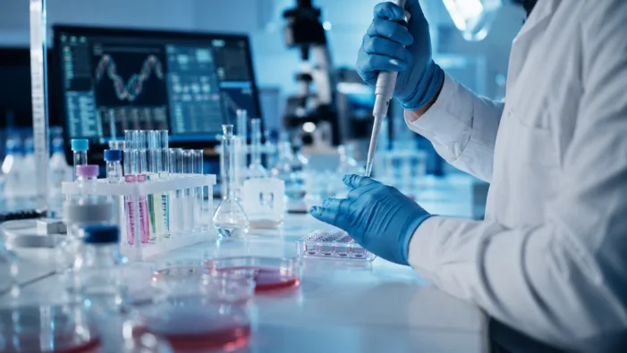 Representative image of biopharma laboratory research. Gilead Sciences and Merck’s latest Phase 3 updates highlight the promise of once-weekly HIV treatment with islatravir and lenacapavir, while raising fresh questions over Trodelvy’s lung cancer expansion strategy. Gilead and Merck pipeline update reveals promise in HIV and pressure in oncology