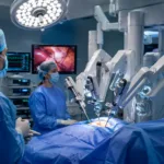 Representative image of a robotic-assisted surgery system in a modern operating room, illustrating how Medtronic’s Hugo expansion filings could intensify competition in U.S. surgical robotics.