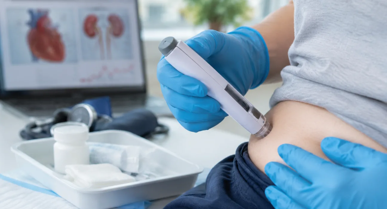 Representative image: An adult receives a rapid at-home autoinjector treatment as MannKind Corporation’s $MNKD Furoscix ReadyFlow wins FDA approval for edema linked to heart failure and chronic kidney disease.