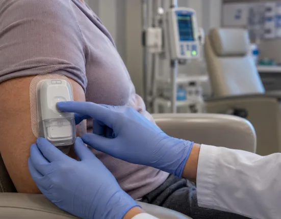 Sanofi’s Sarclisa Escena wins FDA approval for delivery through the CirCLIQ on-body injector, expanding wearable cancer treatment options for multiple myeloma. Representative image.